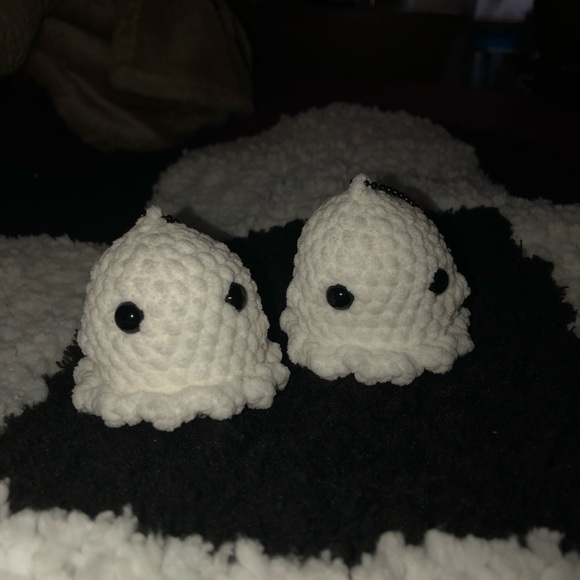 (Bundle of 4) Crochet Ghost Keychains👻 - Picture 7 of 7